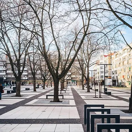 Penguin 2270 On Nowy Targ Square Apartment *